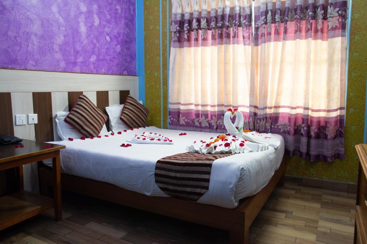 Hotel Middle Point Pvt Ltd Pokhara Zewnętrze zdjęcie