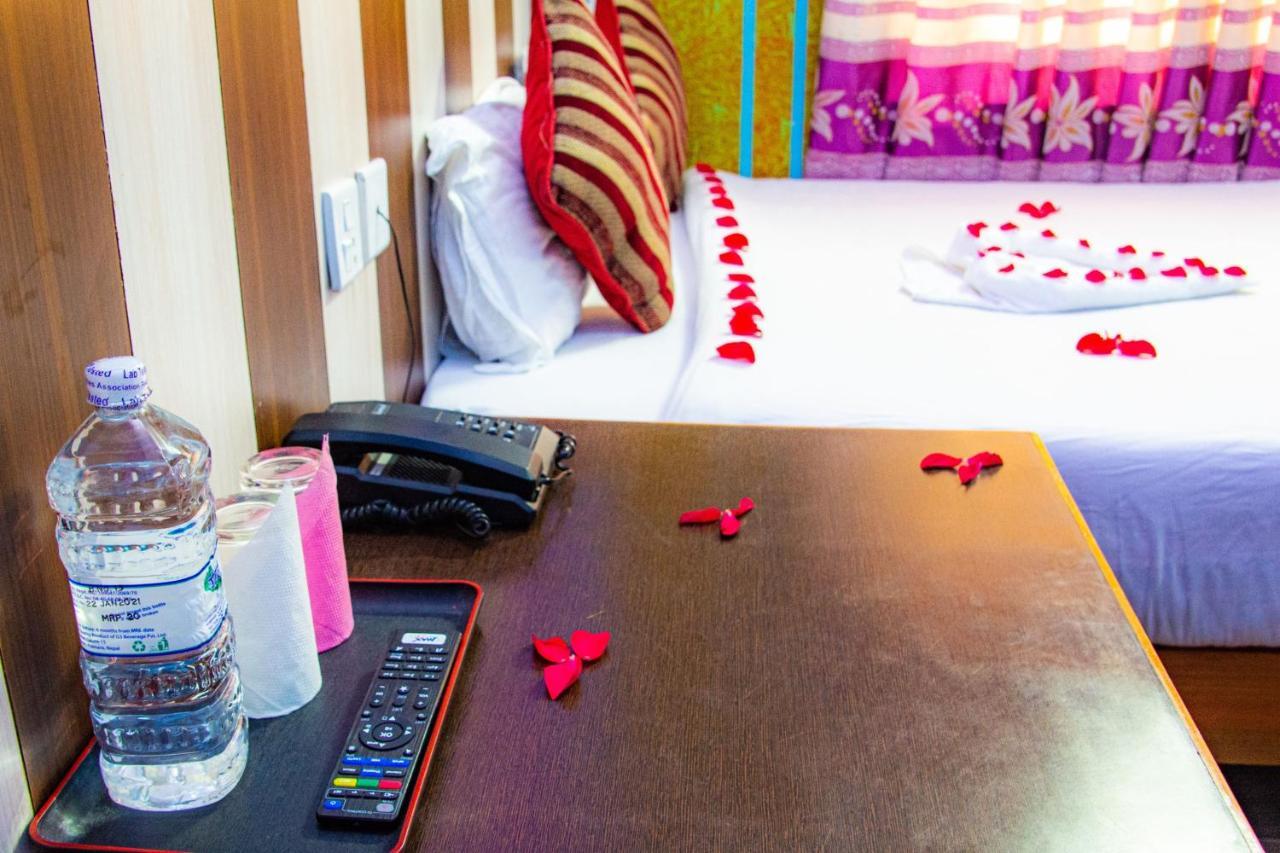 Hotel Middle Point Pvt Ltd Pokhara Zewnętrze zdjęcie