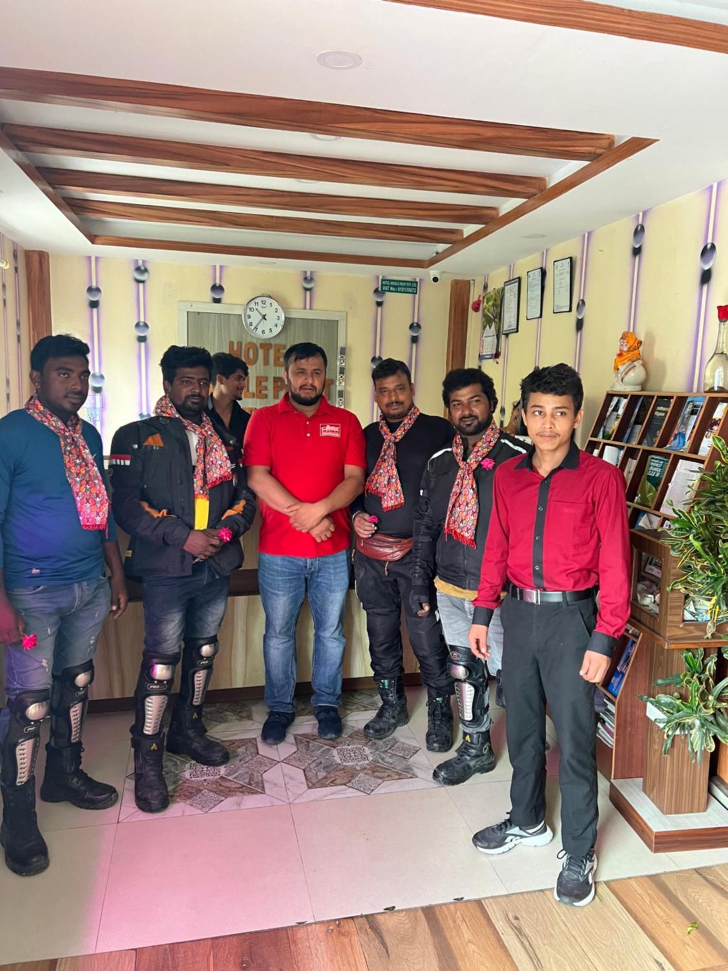 Hotel Middle Point Pvt Ltd Pokhara Zewnętrze zdjęcie