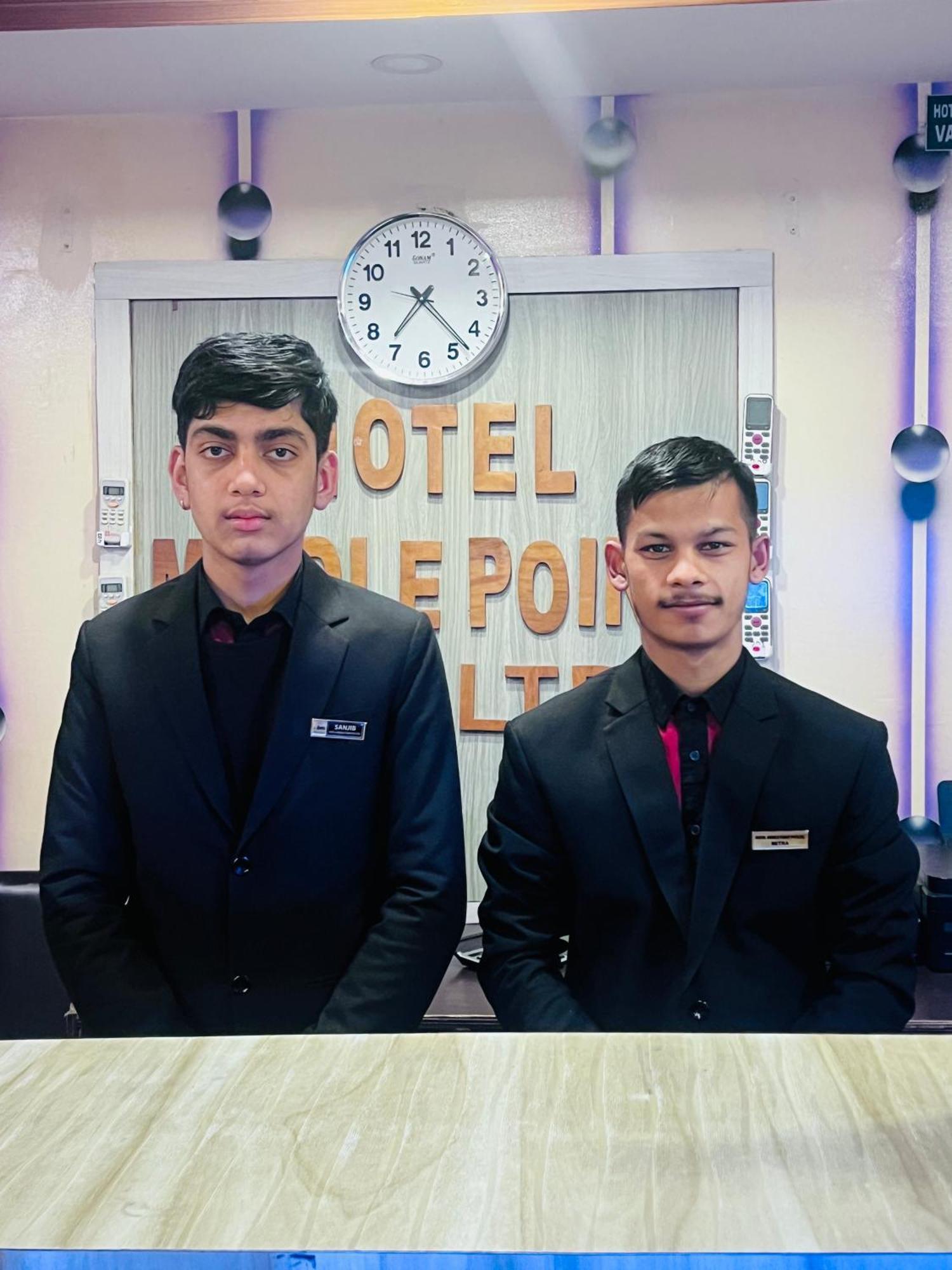 Hotel Middle Point Pvt Ltd Pokhara Zewnętrze zdjęcie